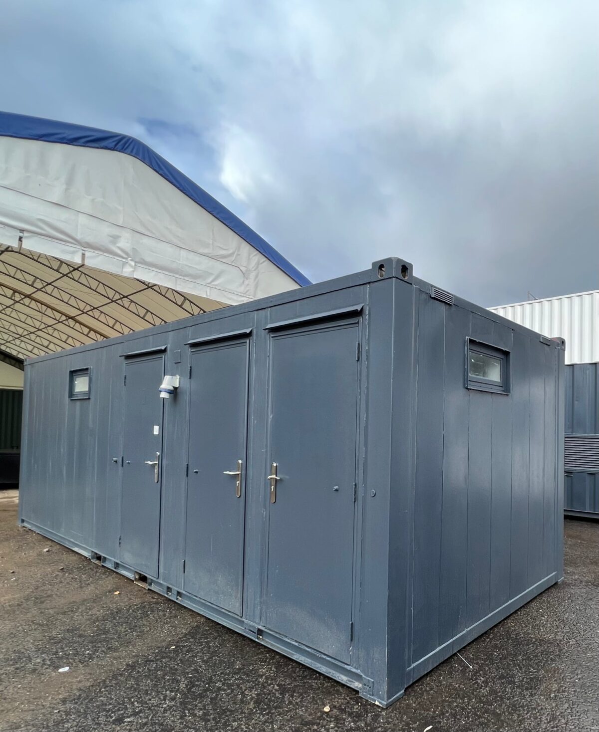 Toilet Block + Shower — 24 x 9 ft — 4 + 1 Toilet with Separate Shower Room — No 882