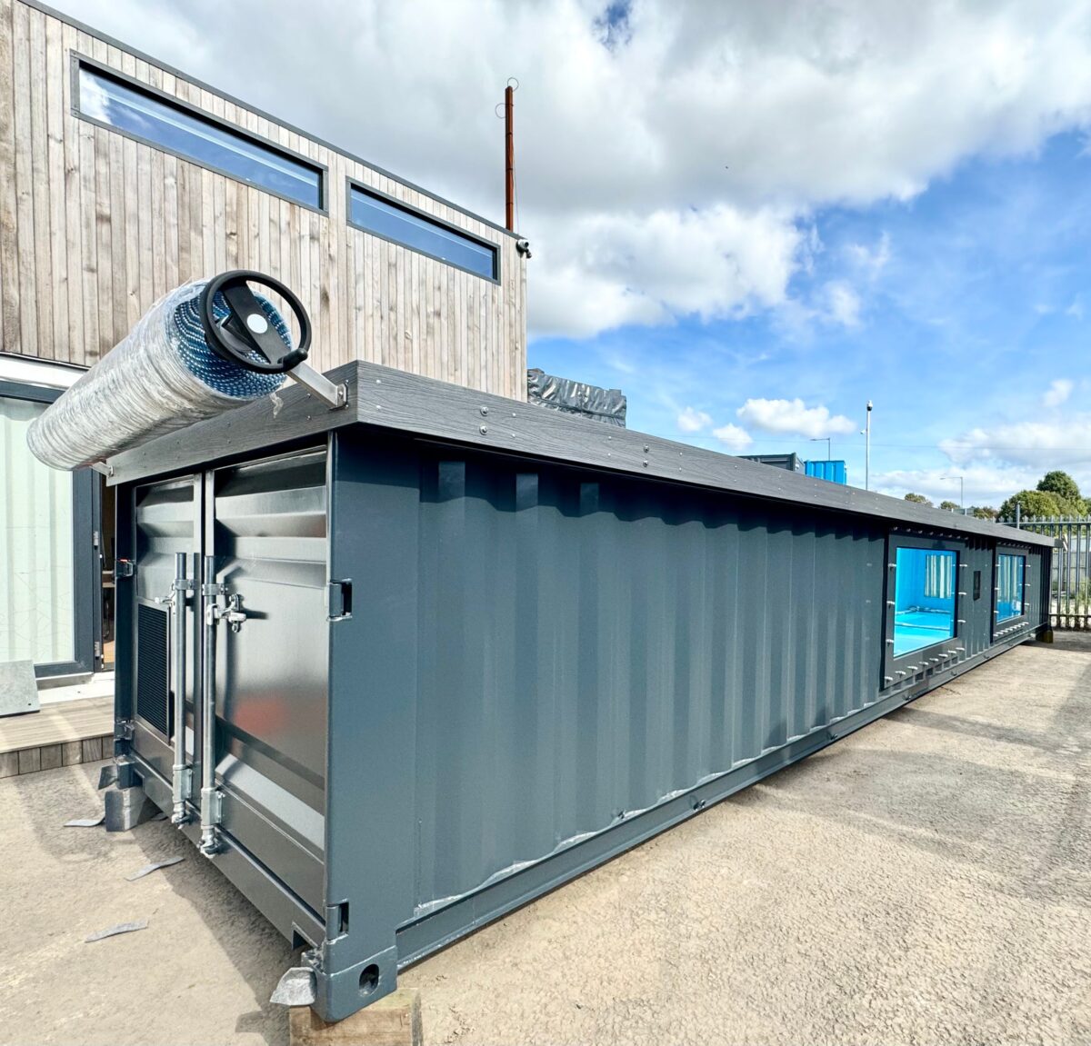 12M / 40FT Anthracite Container Pool