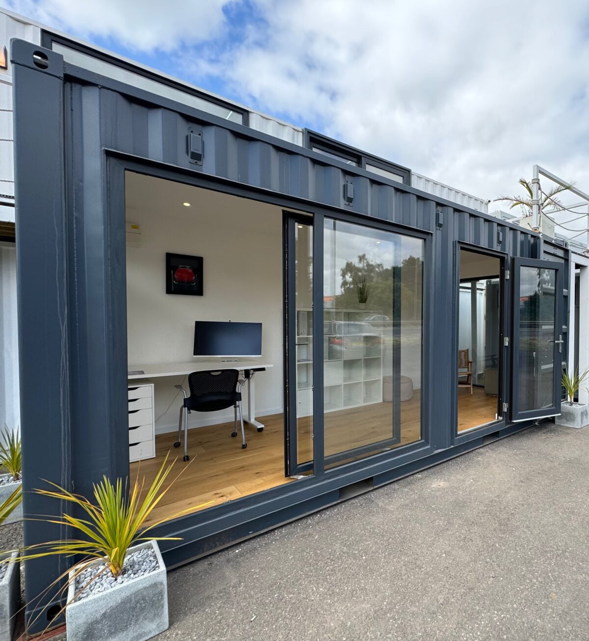 20x8ft CUSTOM SHIPPING CONTAINER CONVERSION — Portable Building — Garden Office — No 935