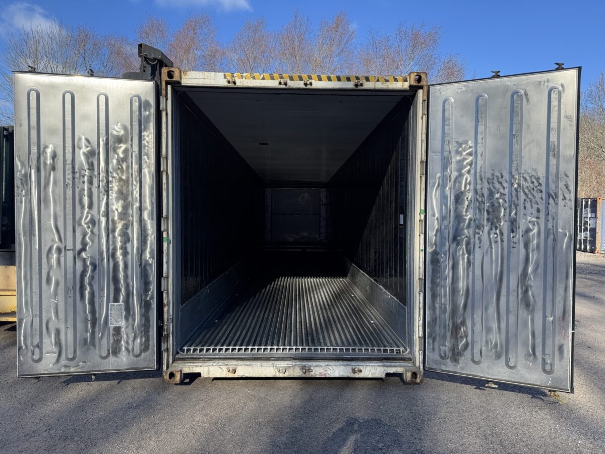 40ft As-Is High Cube Shipping Container – Wind & Watertight – White – Unit GESU948070-7